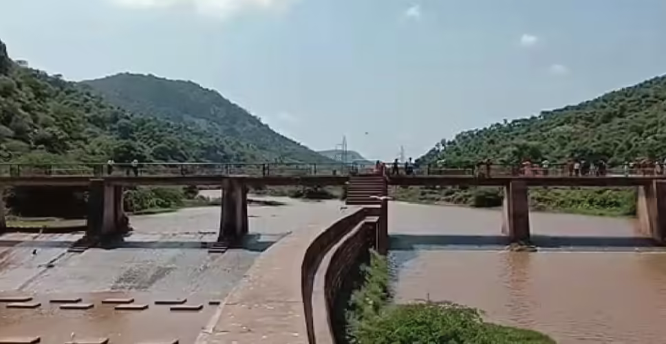 रूपारेल नदी को फिर से जीवन देने की पहल, जिला कलेक्टर ने बारा बियर पर किया मौके का निरीक्षण