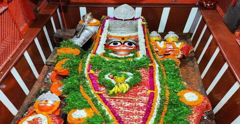 बालवीर हनुमान मंदिर में मूर्ति तोड़े जाने से सीकर जिले में माहौल गर्म, तत्काल कार्यवाही के लिए धरने पर बैठे लोग&nbsp;