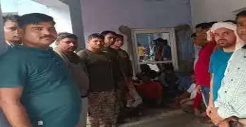 Dholpur पुलिस ने 12 जुआरियों को किया गिरफ्तार, 2 लाख रुपए से अधिक की राशि की बरामद 