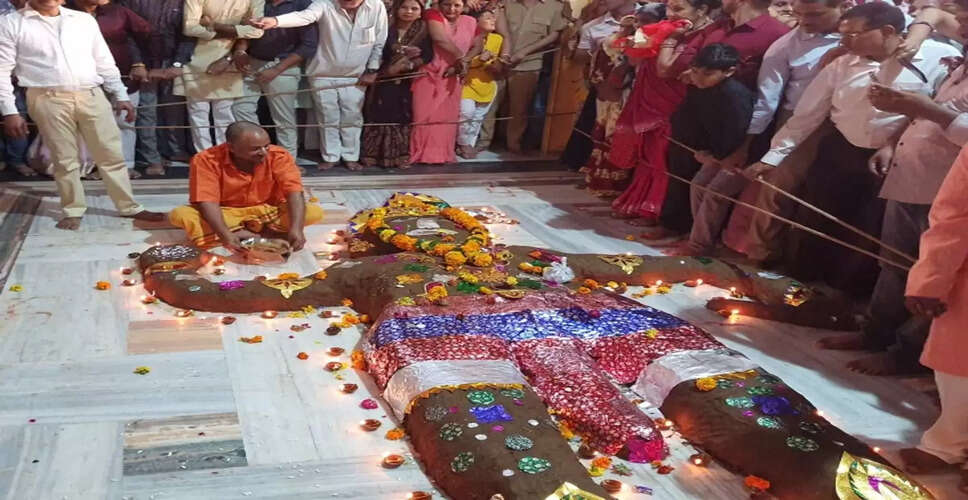 Karoli&nbsp;गोवर्धनजी की पूजा कर लगाई परिक्रमा, गूंजे जयकारे