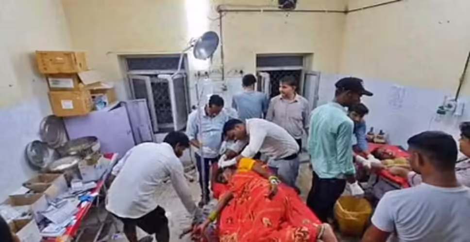 Karoli&nbsp;टेंपो-बोलेरो भिड़ंत में 1 की मौत, 14 घायल