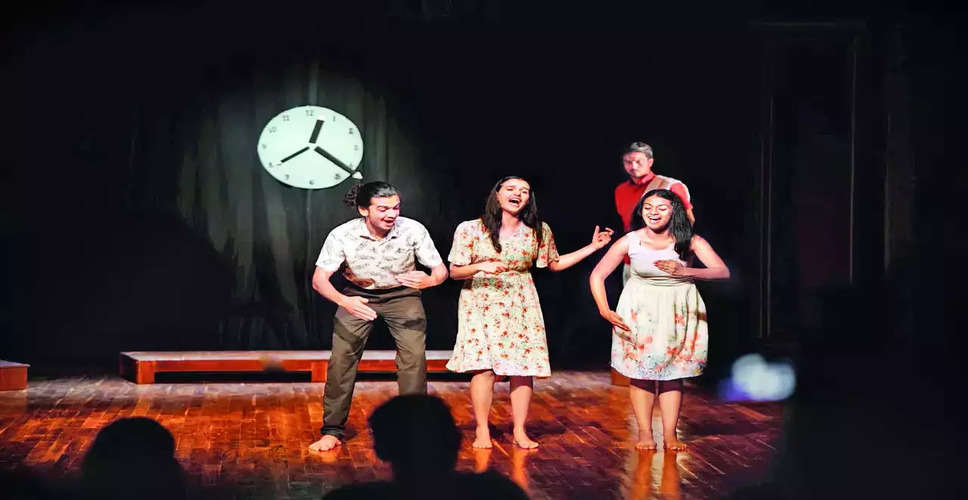 Udaipur थिएटर में बाल कलाकारों की प्रस्तुति में 'द फेमस फैंटास्टिक पिल' पर आधारित नाटक का हुआ मंचन
