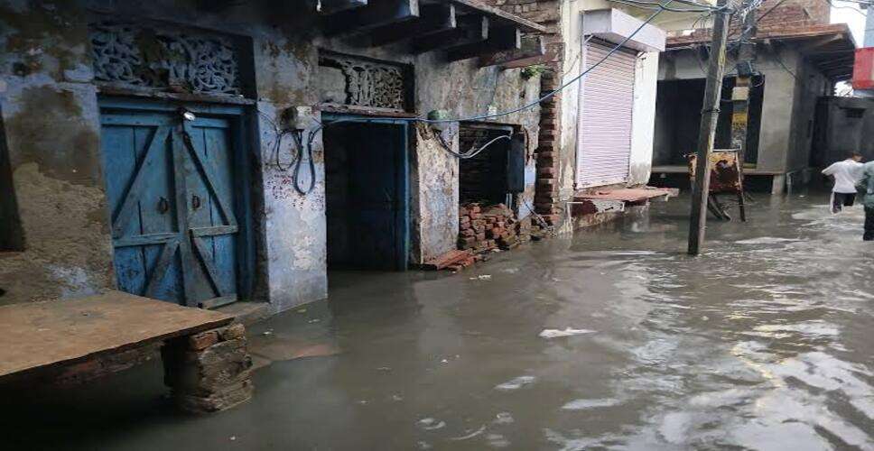भरतपुर में बारिश से हाल बेहाल, सीएम जनसुनवाई केंद्र में भरा पानी; कमरे की पट्टियां टूटने से मासूम घायल