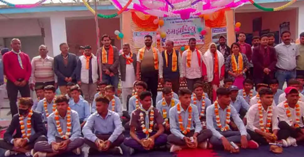 Dungarpur के आसपुर में वार्षिकोत्सव 'रमझणियु-2023' का आयोजन, छात्रों, शिक्षकों का किया सम्मान