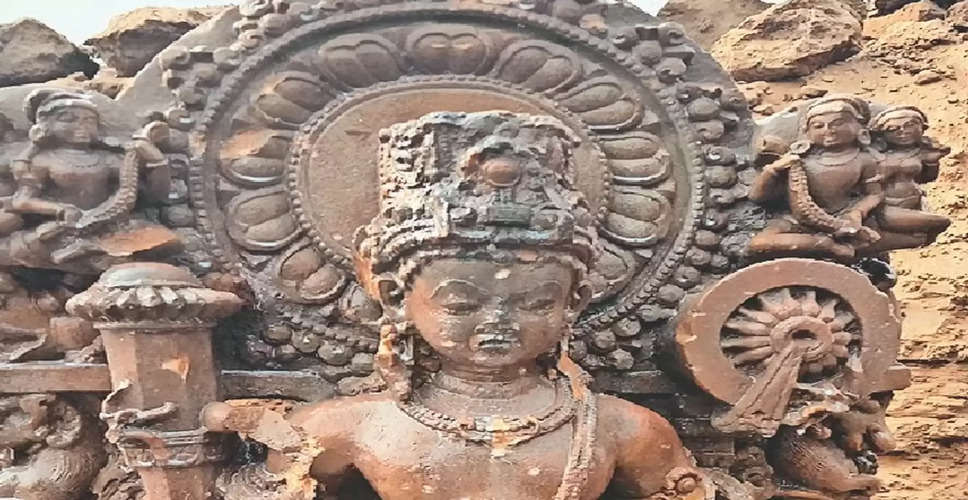 Rajasthan Breaking News : सीकर में तालाब की खुदाई में निकली भगवान विष्णु की प्रचीन मूर्ति, दर्शन के लिए लोगों की भारी भीड़ उमड़ी