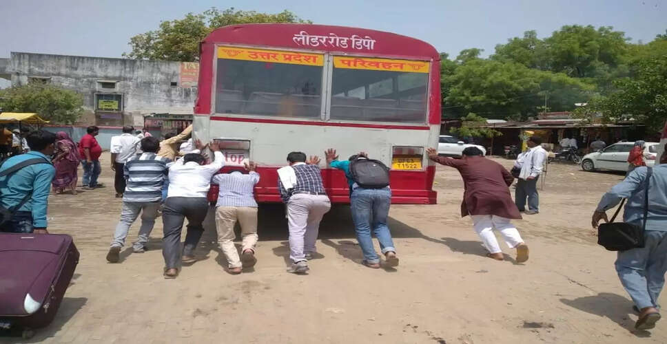 Karoli&nbsp;बारिश में बसें खराब, रास्ते में रोडवेज का सफर ठप हो रहा&nbsp;