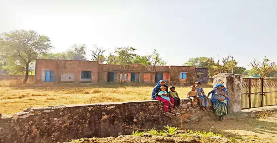 दौसा में जर्जर स्कूल भवनों को खाली करने का निर्णय, 52 विद्यालयों को सुरक्षित भवन में शिफ्ट किया जाएगा