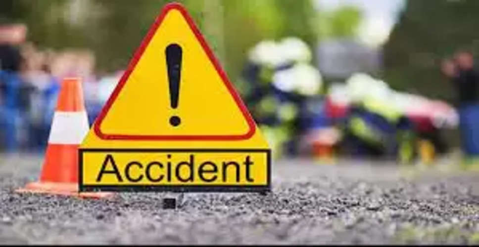 Alwar बेकाबू कार से टकराई बस, हादसे में दो लोगों की मौत, 4 घायल