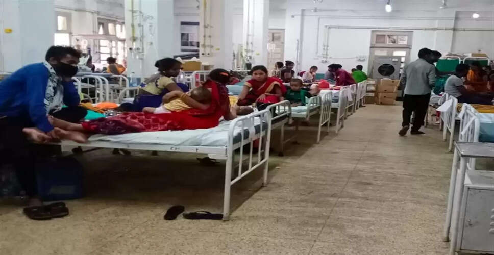 Karoli&nbsp;जिला अस्पताल में भर्ती मरीज झेल रहे हैं कुव्यवस्था का दर्द