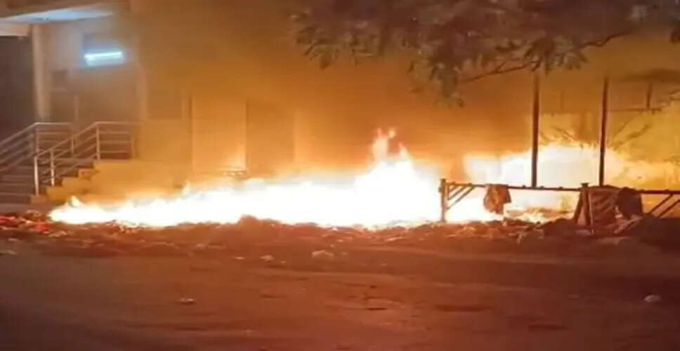 दो फैक्ट्रियों में मशीनरी में लगी आग, कपड़े भी जले