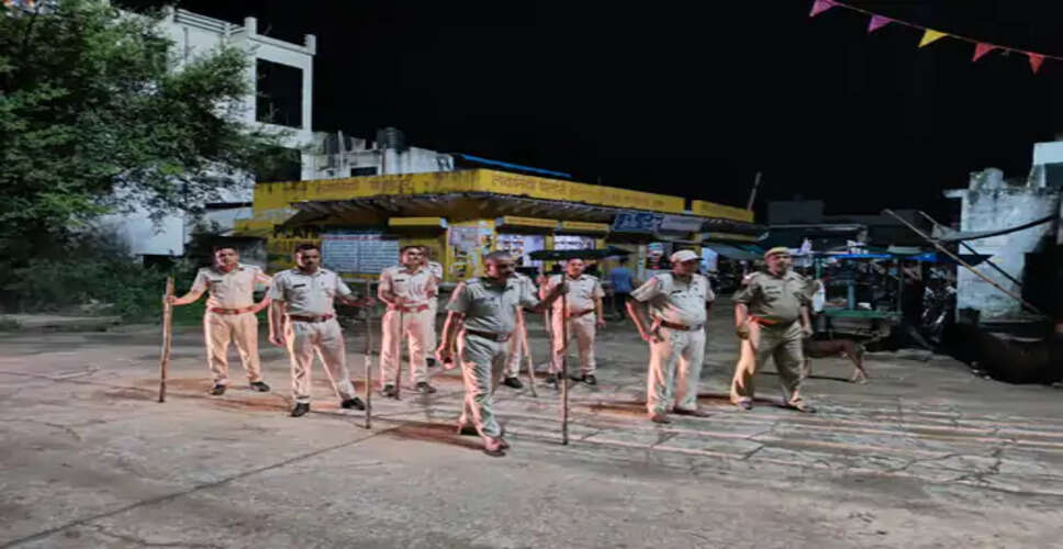 भुसावर में निकाय चुनाव से पहले पुलिस का फ्लैग मार्च, शांतिपूर्ण और भयमुक्त मतदान का दिया संदेश
