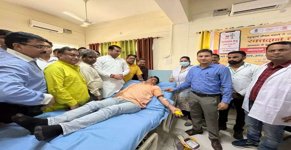 Dausa राजेंद्र राठौड़ के जन्मदिवस पर रक्तदान शिविर केम्प लगाया गया 