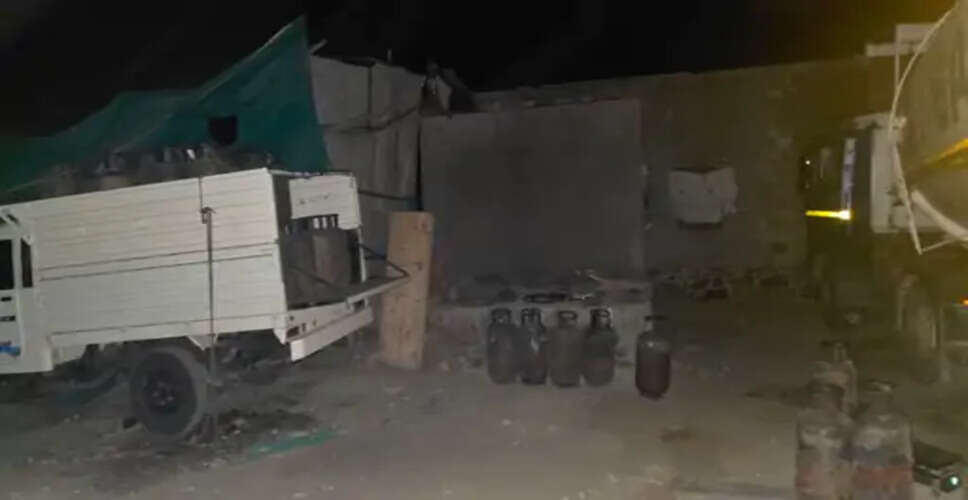 रिफाइनरी से जोधपुर जा रहे LPG टैंकर से गैस चोरी, 3-3 कॉमर्शियल सिलेंडर जोड़कर भर रहे थे गैस, पुलिस को देखकर आरोपी फरार